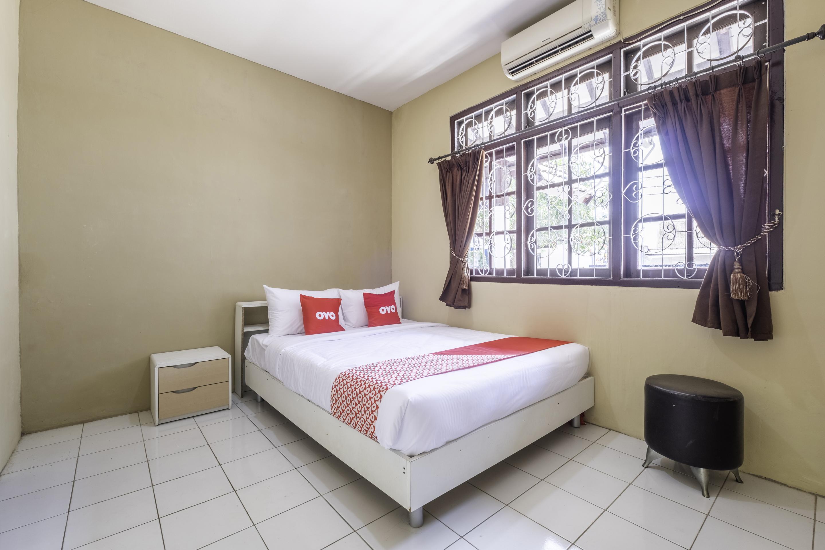 Super Oyo 1568 Stasiun Ka Cirebon Guest House Exterior photo
