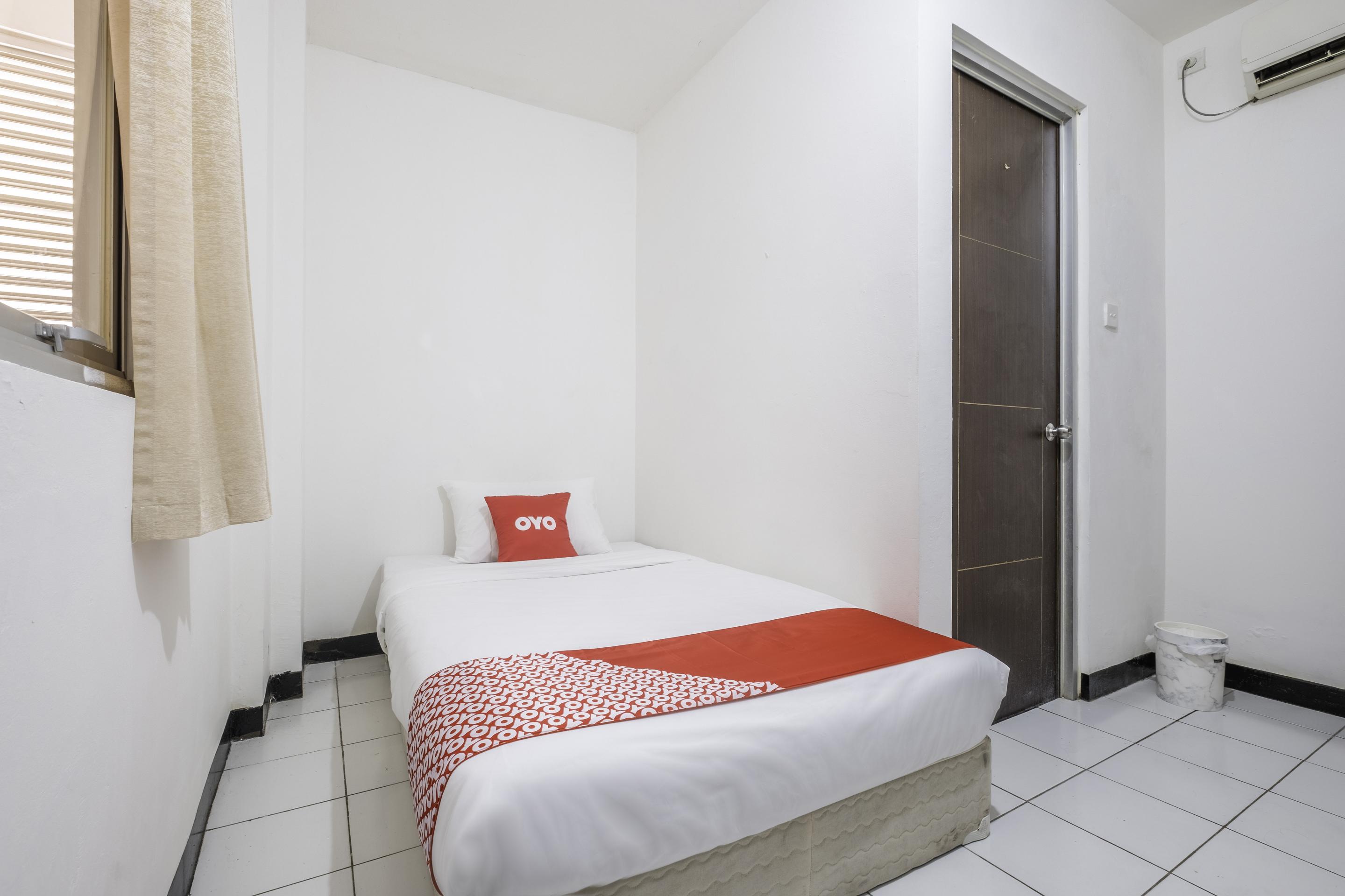Super Oyo 1568 Stasiun Ka Cirebon Guest House Exterior photo