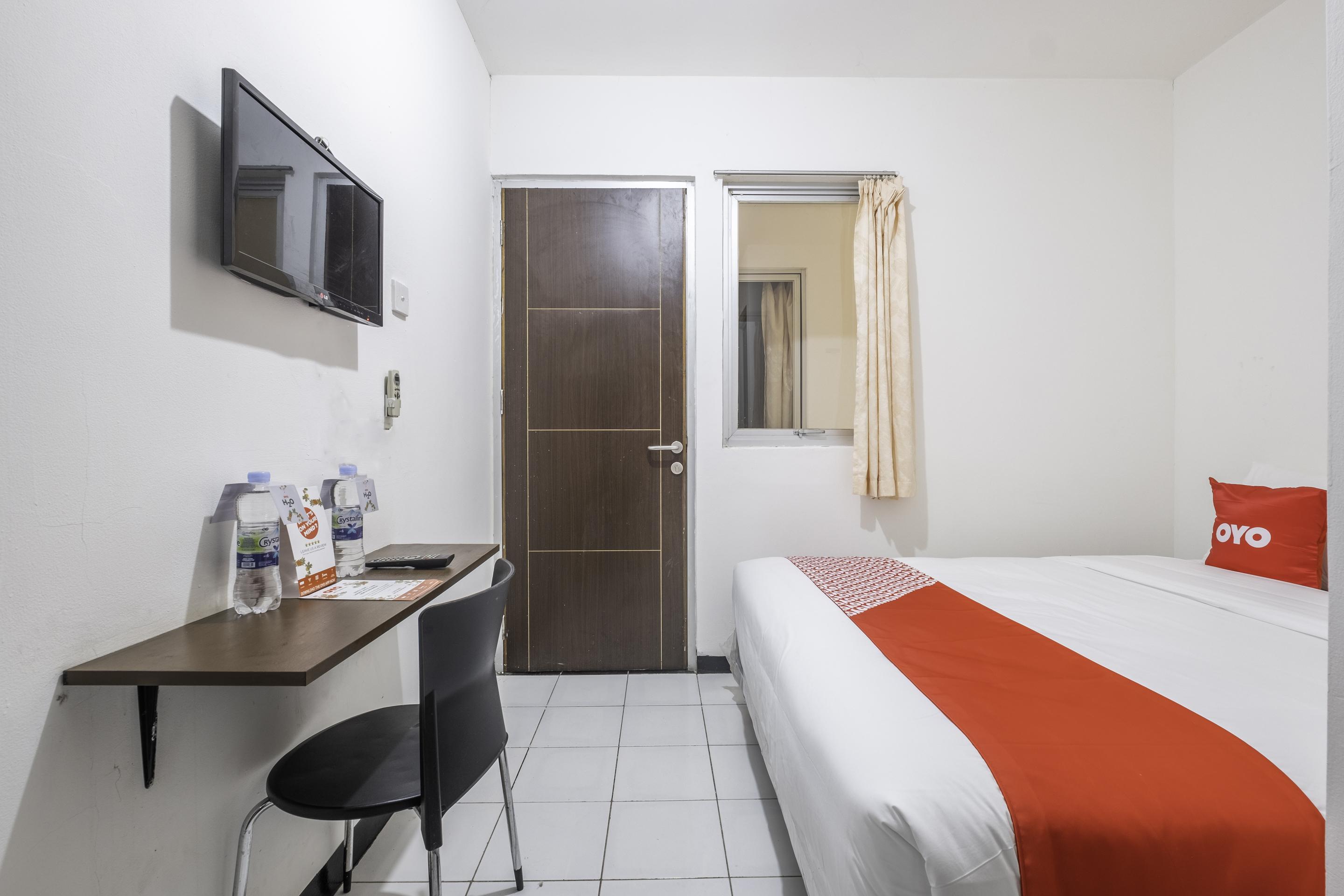 Super Oyo 1568 Stasiun Ka Cirebon Guest House Exterior photo