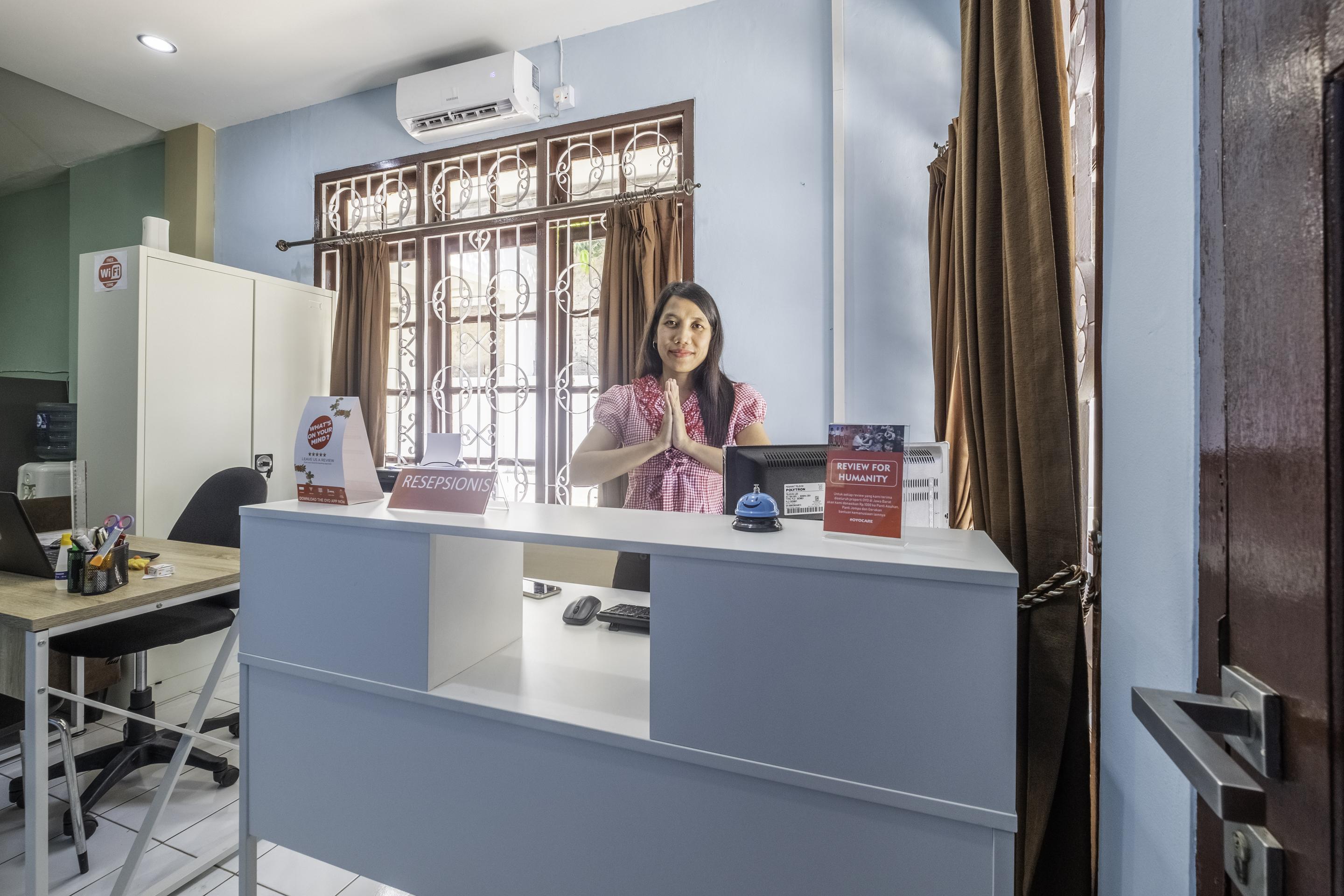 Super Oyo 1568 Stasiun Ka Cirebon Guest House Exterior photo