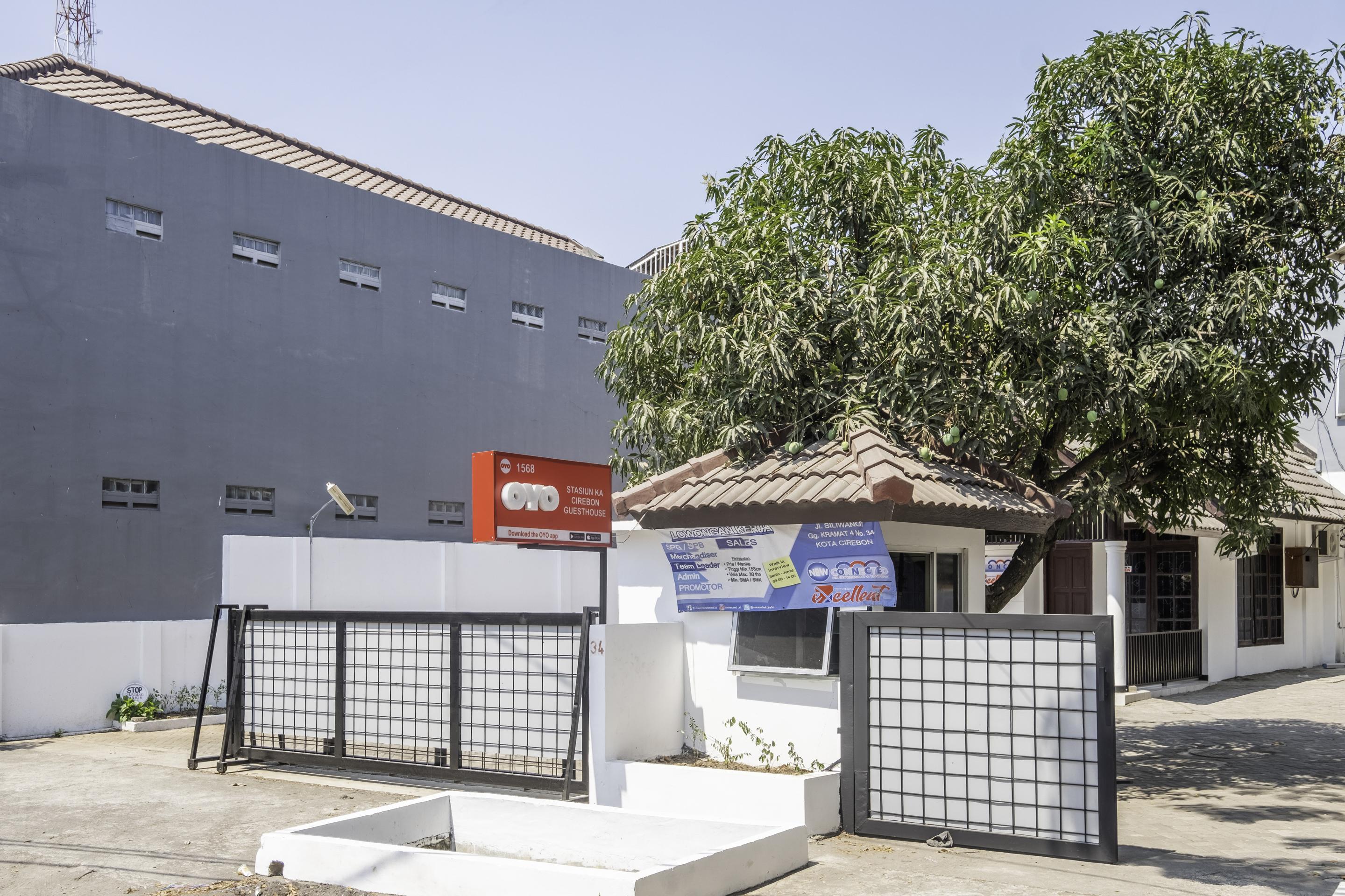Super Oyo 1568 Stasiun Ka Cirebon Guest House Exterior photo